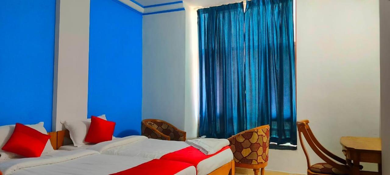 Hotel Manhattan Ченнаи Экстерьер фото