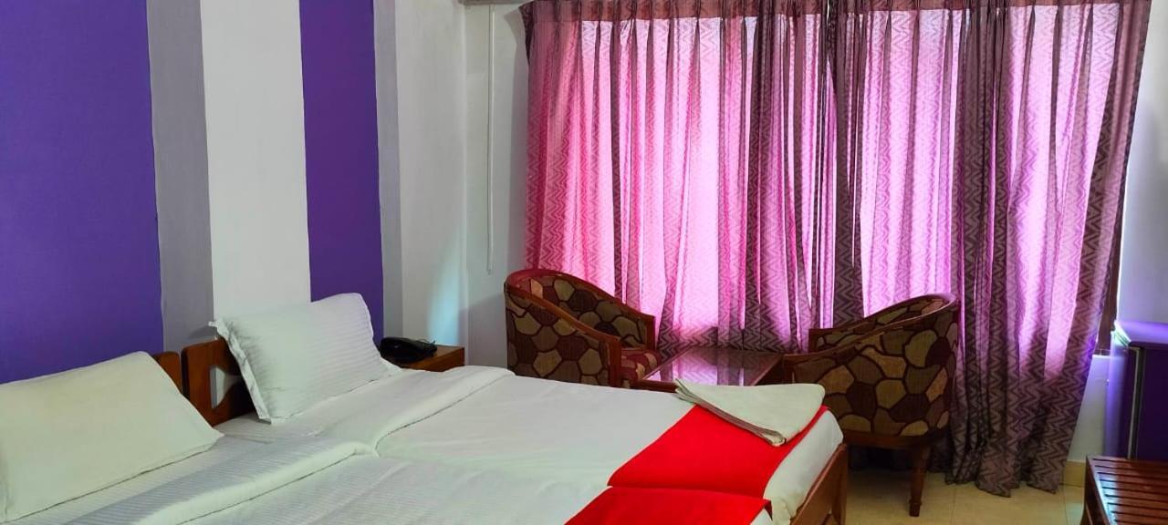 Hotel Manhattan Ченнаи Экстерьер фото