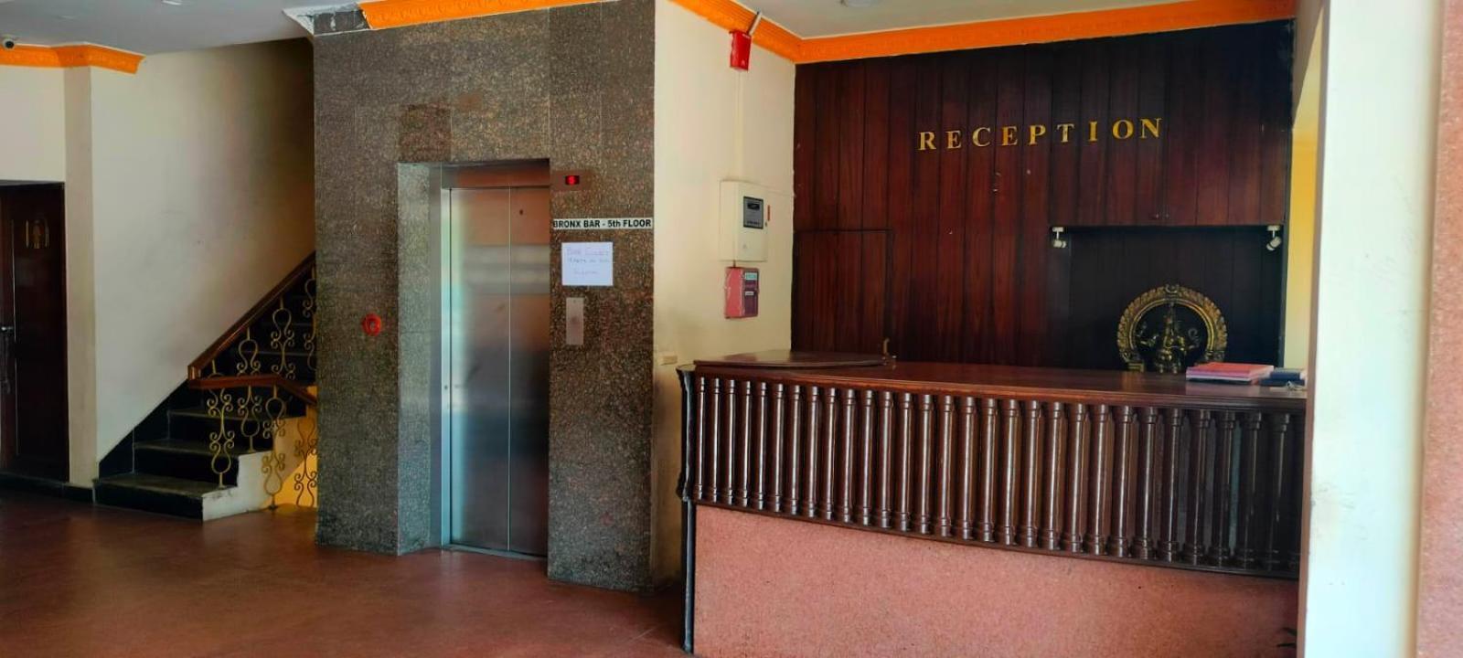Hotel Manhattan Ченнаи Экстерьер фото